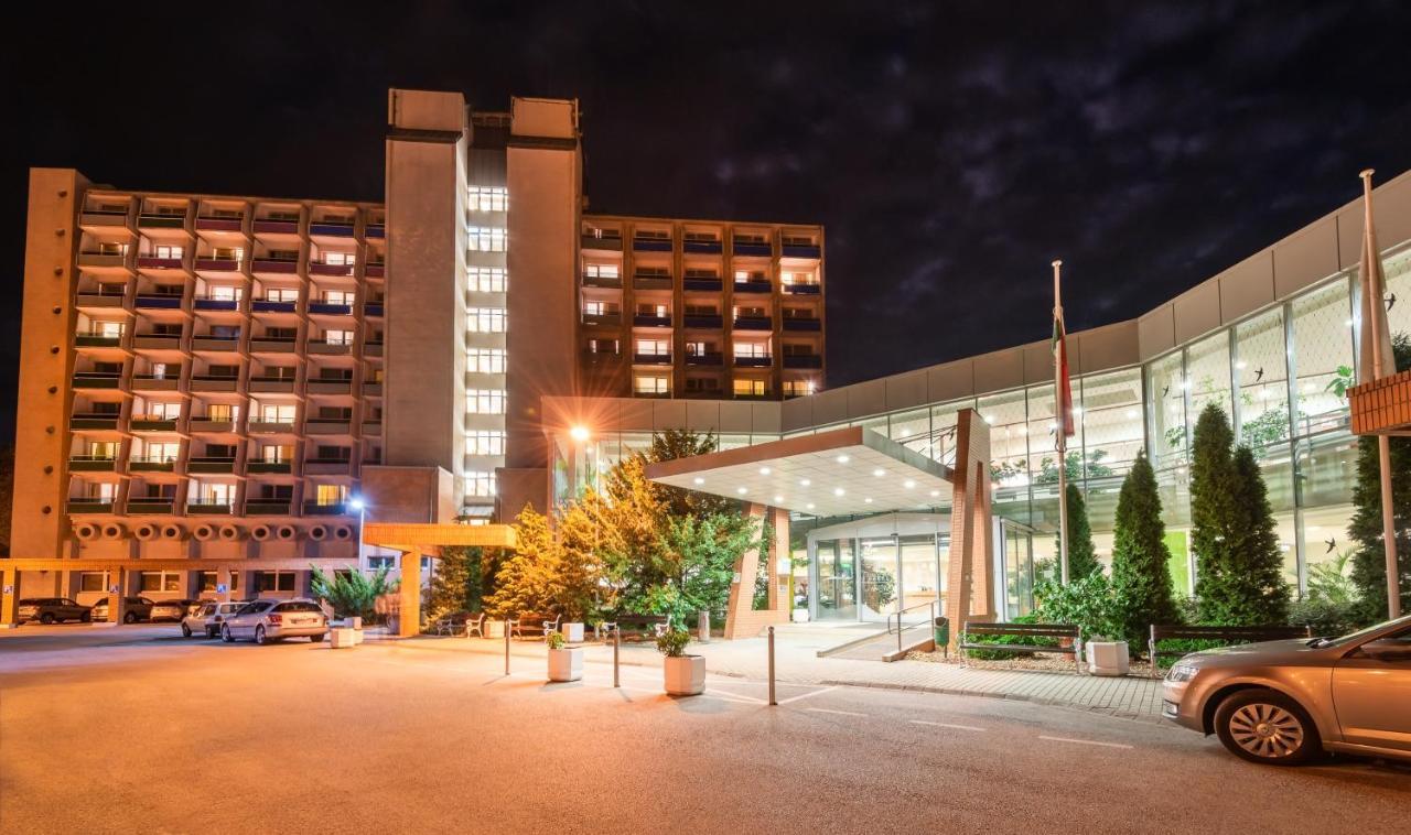Hunguest Hotel Гюла Екстериор снимка