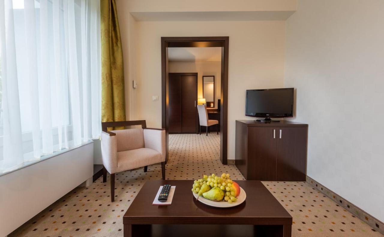 Hunguest Hotel Гюла Екстериор снимка