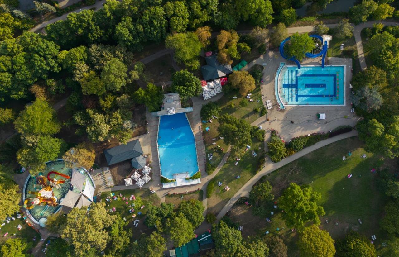Hunguest Hotel Гюла Екстериор снимка