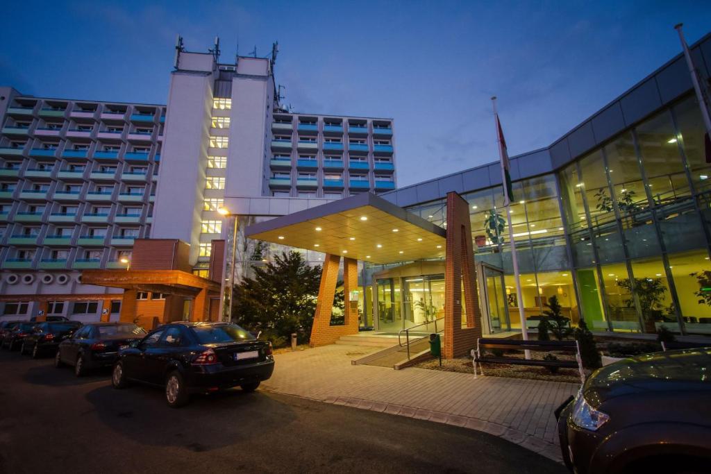 Hunguest Hotel Гюла Екстериор снимка